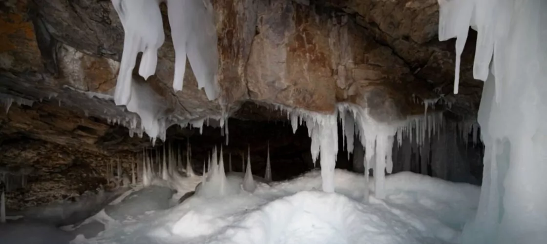 Пещера зимой
